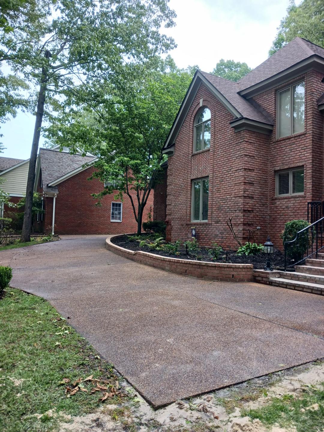 Horizontal driveway view